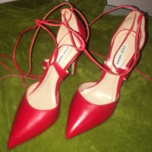 Red pumps